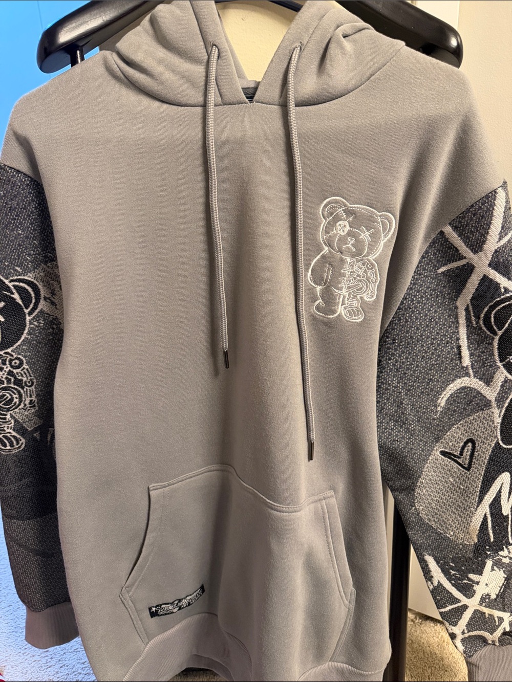 Men's Gray Bear Graphic Hoodie Pullover